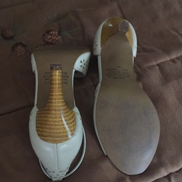 Beautiful beige color 3” heels with ankle strap - Picture 3 of 4